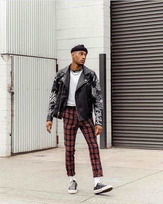 С чем носить косуху с принтом мужчине