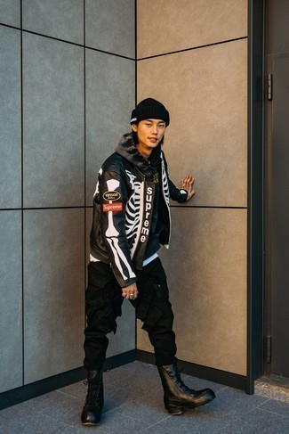 С чем носить бомбер с принтом мужчине