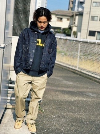 С чем носить повседневные ботинки с принтом мужчине