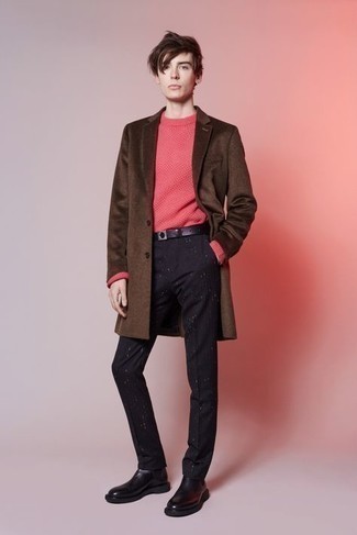 С чем носить брюки чинос с принтом