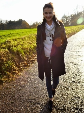 С чем носить худи с принтом женщине