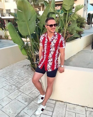 С чем носить кожаные кеды с принтом мужчине