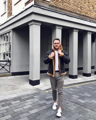 С чем носить кожаные кеды с принтом мужчине