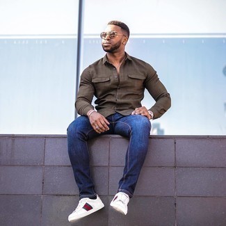 С чем носить кожаные кеды с принтом мужчине