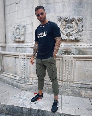 С чем носить кожаные кеды с принтом мужчине