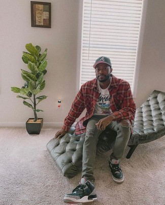 С чем носить кожаные кеды с принтом мужчине