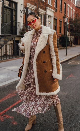 С чем носить платье-миди с принтом