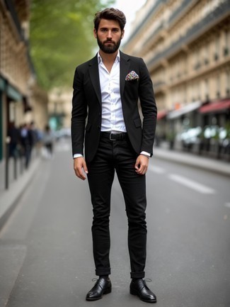 С чем носить нагрудный платок с принтом