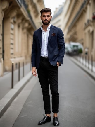 С чем носить нагрудный платок с принтом