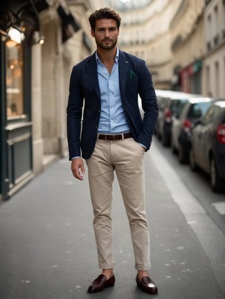 С чем носить нагрудный платок с принтом