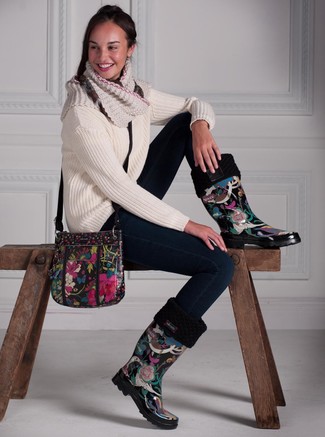 С чем носить резиновые сапоги с принтом женщине