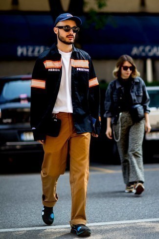 С чем носить куртку-рубашку с принтом мужчине