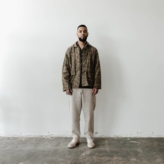 С чем носить куртку-рубашку с принтом мужчине