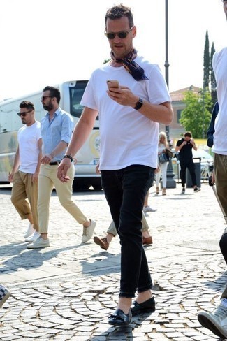 С чем носить шелковый шарф с принтом мужчине