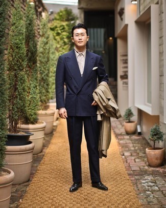 С чем носить шелковый шарф с принтом мужчине