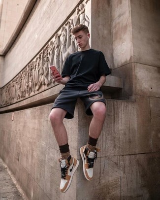 С чем носить носки с принтом мужчине