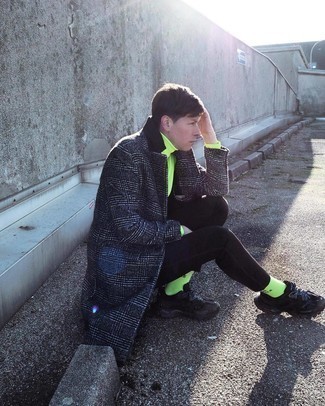 С чем носить носки с принтом мужчине