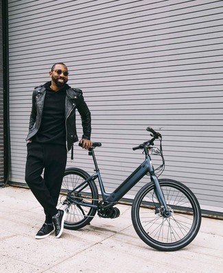 С чем носить носки с принтом мужчине