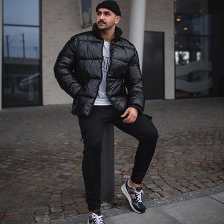 Как носить куртку-пуховик с брюками карго