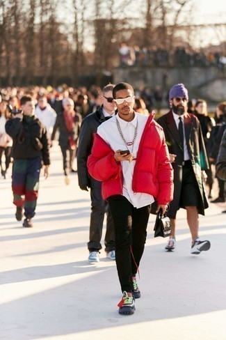 Как носить куртку-пуховик с джинсами мужчине