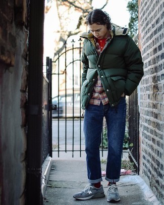 Как носить куртку-пуховик с джинсами мужчине