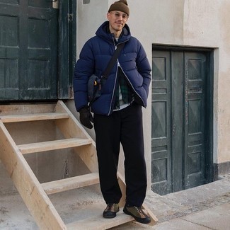 Как носить куртку-пуховик с низкими кедами мужчине