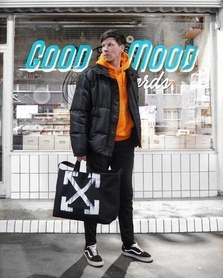 Как носить куртку-пуховик с низкими кедами мужчине