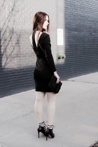 Как носить туфли с облегающим платьем