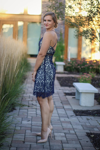 Как носить туфли с облегающим платьем