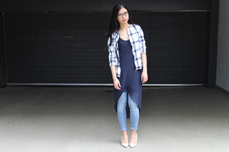 Как носить туфли с платьем прямого кроя