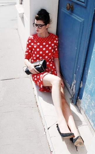 Как носить туфли с платьем прямого кроя