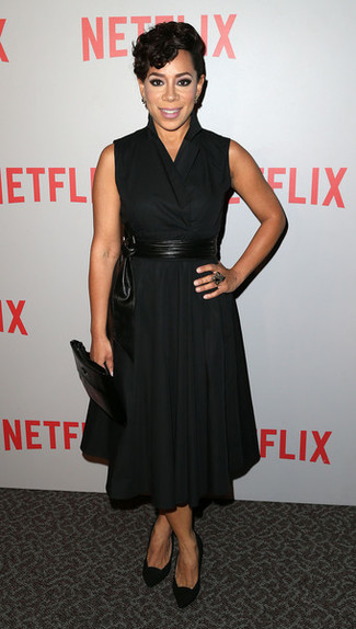 Как носить туфли с платьем-рубашкой