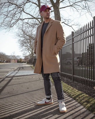 С чем носить пурпурную бейсболку мужчине