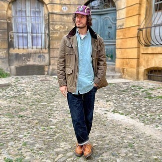 С чем носить пурпурную бейсболку мужчине