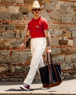 С чем носить пурпурные высокие кеды из плотной ткани мужчине