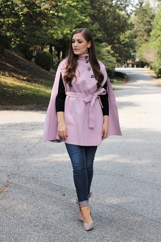 С чем носить пурпурное пальто-накидку