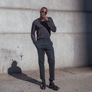 С чем носить пурпурный свитер с круглым вырезом мужчине