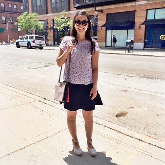 С чем носить пурпурный укороченный топ