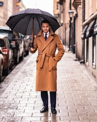 С чем носить пурпурный галстук с цветочным принтом мужчине