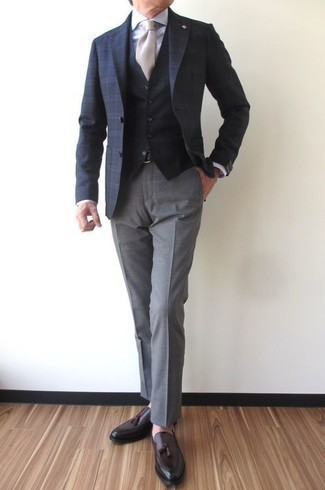 С чем носить пурпурные лоферы мужчине