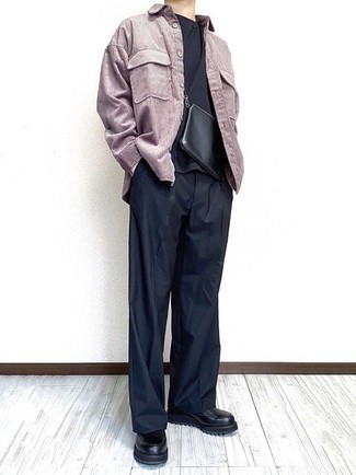 С чем носить пурпурную рубашку с длинным рукавом мужчине