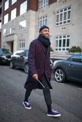 С чем носить пурпурное длинное пальто