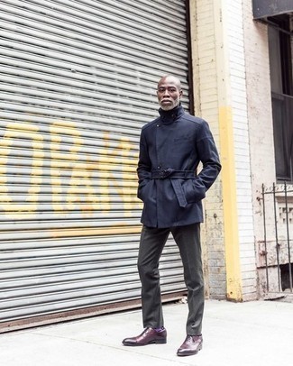 С чем носить пурпурные носки с принтом мужчине