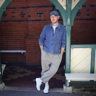 С чем носить пурпурную куртку-рубашку мужчине