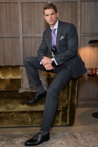 С чем носить пурпурный шелковый галстук мужчине