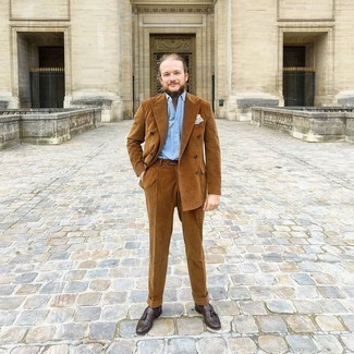 С чем носить пурпурные носки мужчине