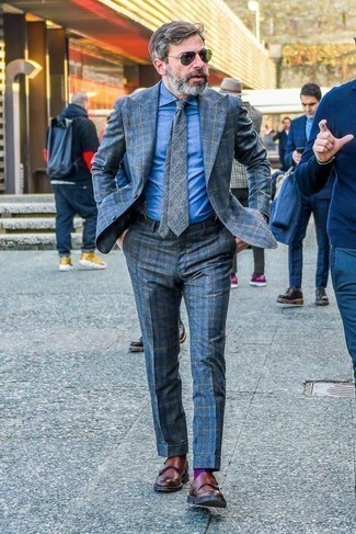 С чем носить пурпурные носки мужчине