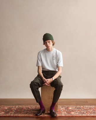 С чем носить пурпурные носки мужчине