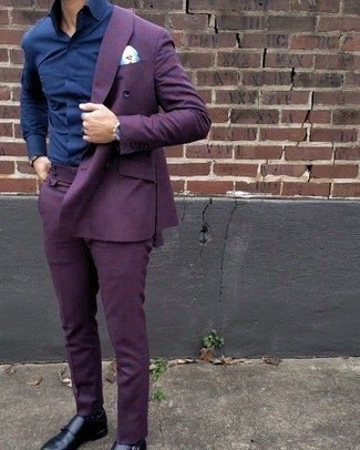 С чем носить пурпурный костюм