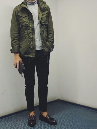 С чем носить пурпурные лоферы с кисточками